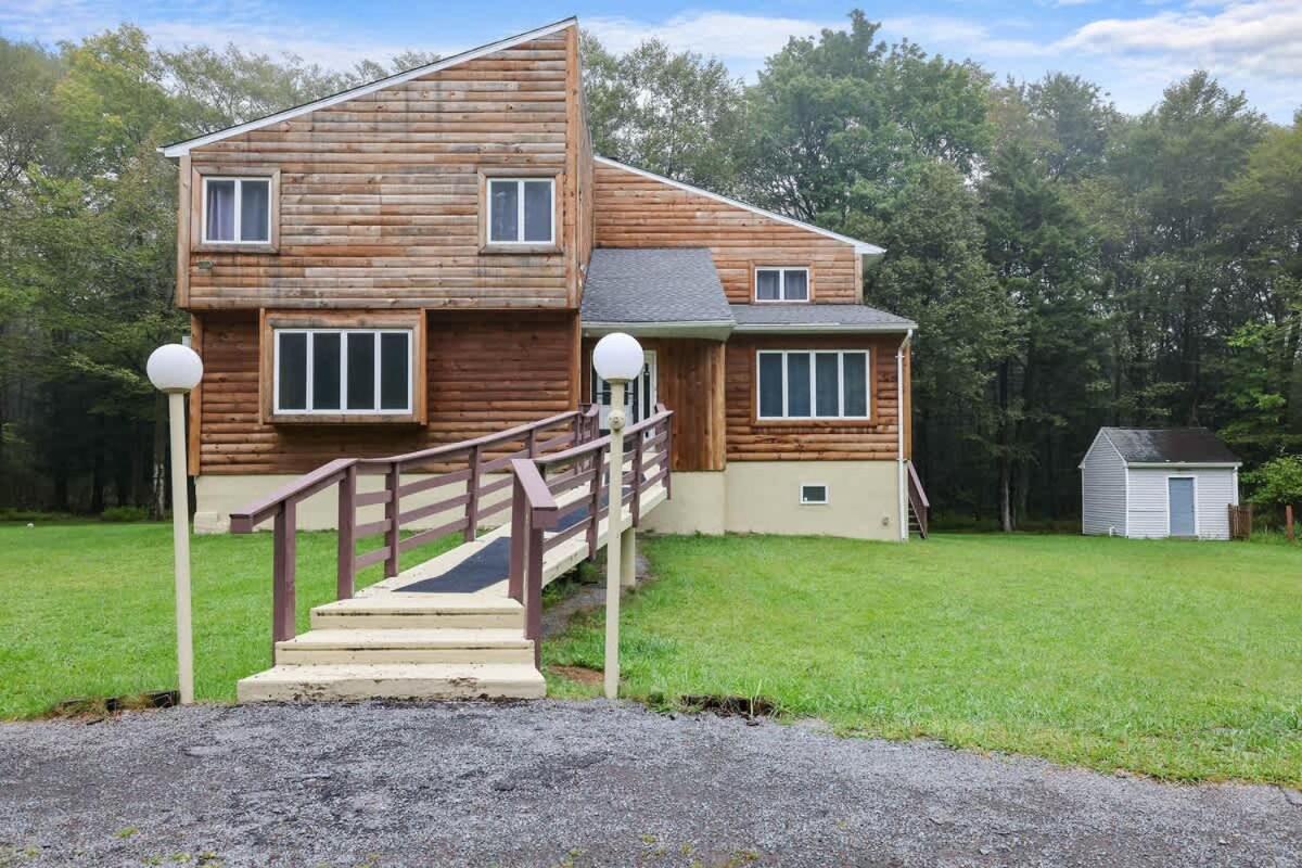 Relax In Blakeslee - Spacious 5Br Home With Bbq Экстерьер фото